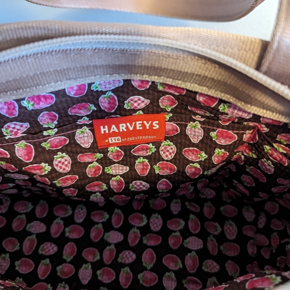 Harveys seatbelt purse Limited edition Strawberry milkshake - Picture 10 of 11